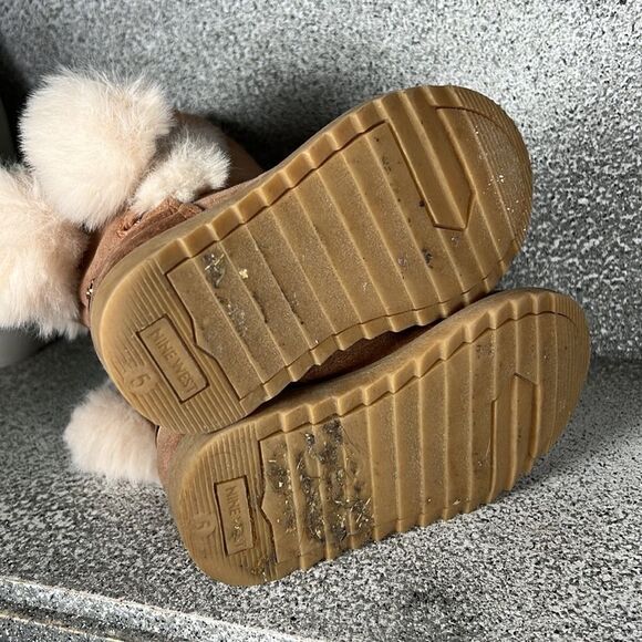 Nine West Dora Faux Fur Pom Pom Winter Boots Shoes Size 5 Toddler - Picture 9 of 9